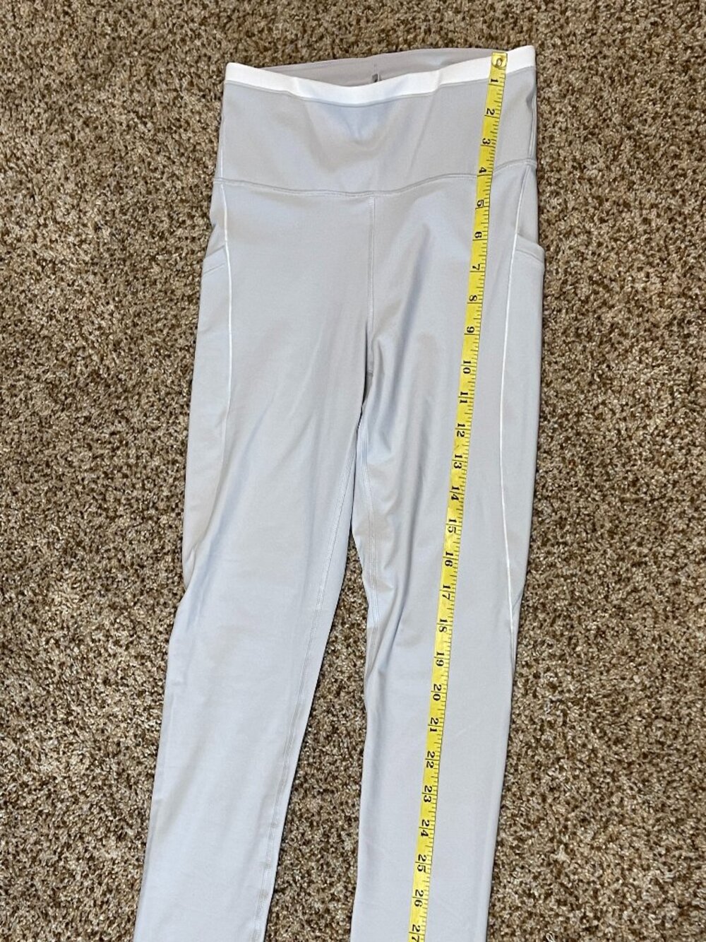 Athleta Interval Stash Tipped 7/8 Tight Size Medium Light Gray
